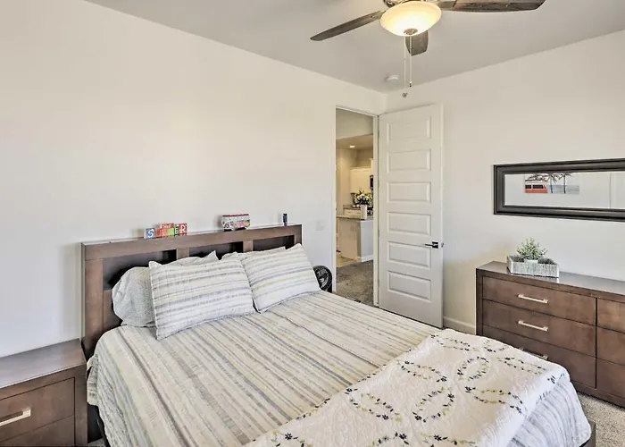 Holiday home Idyllic Retreat With Yard - Near Hiking Kingman
