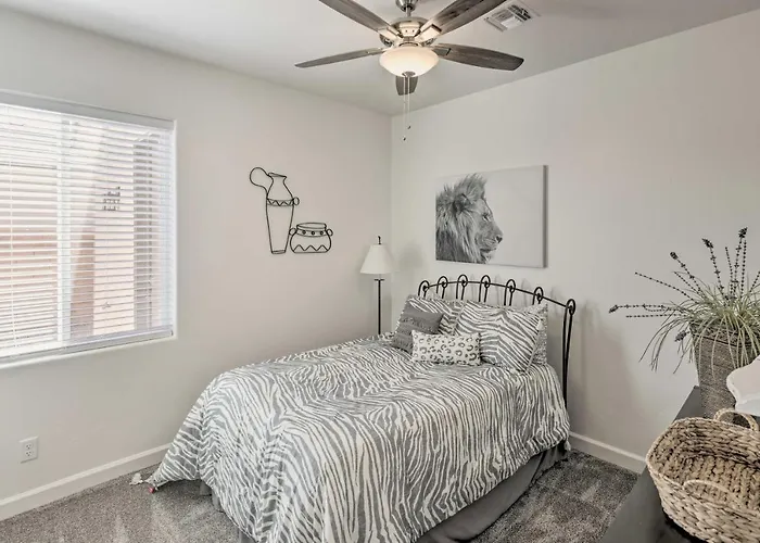 Holiday home Idyllic Retreat With Yard - Near Hiking Kingman